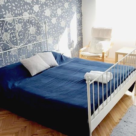 Eozin Apartman Pécs Extérieur photo