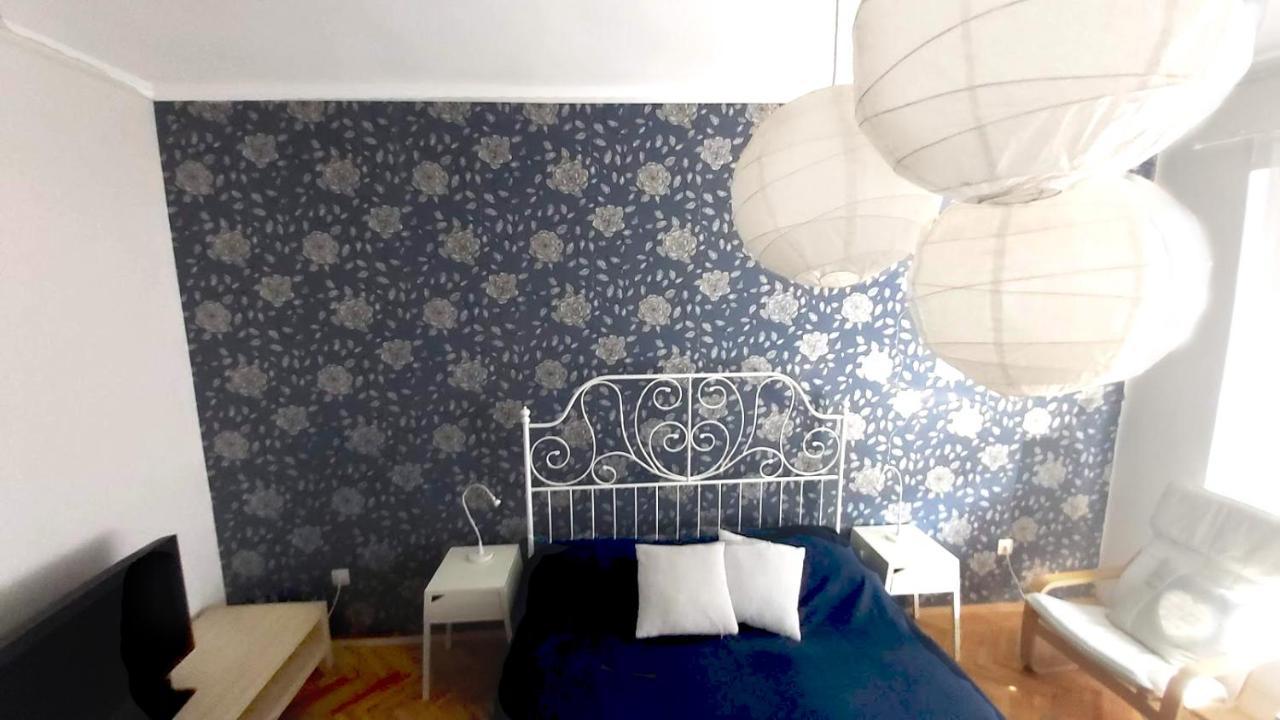 Eozin Apartman Pécs Extérieur photo