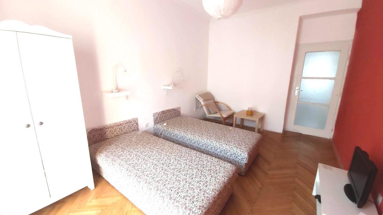 Eozin Apartman Pécs Extérieur photo