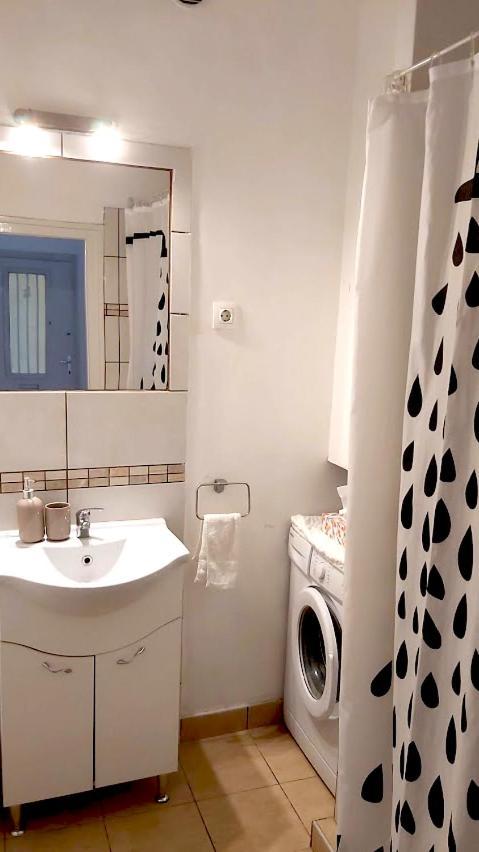Eozin Apartman Pécs Extérieur photo