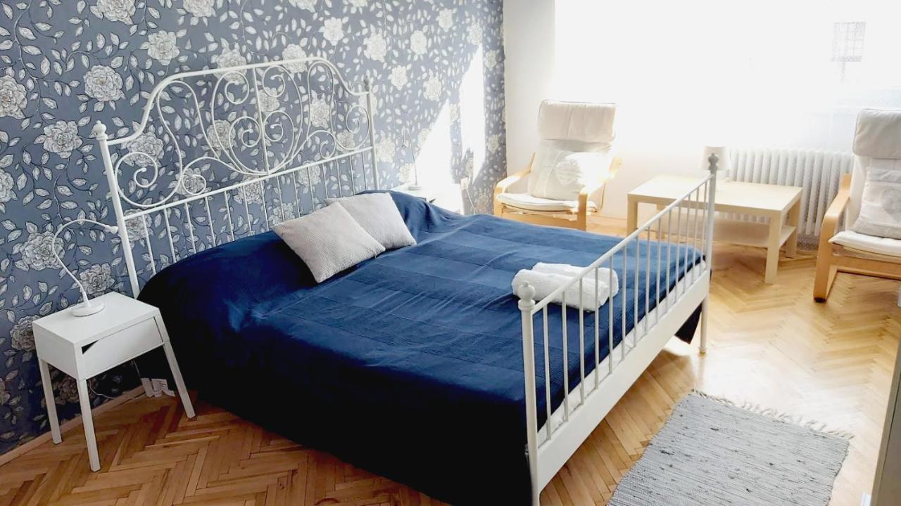 Eozin Apartman Pécs Extérieur photo