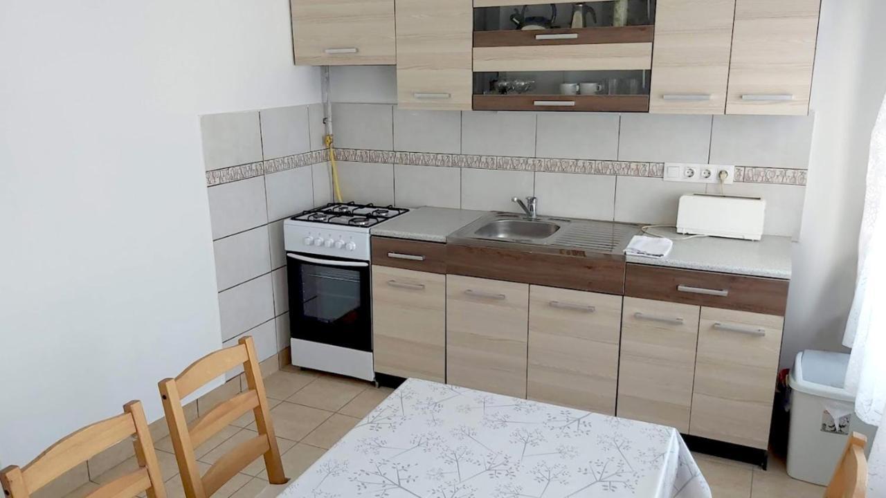 Eozin Apartman Pécs Extérieur photo